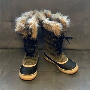 SOREL excellent condition like new snow boots